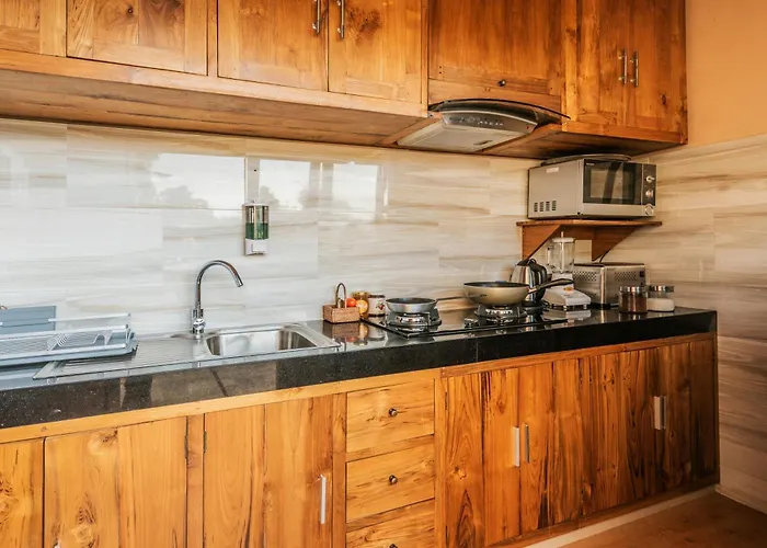 Inspiration - Upscale Near Center Villa