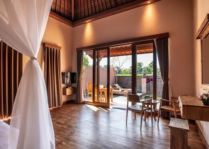 Inspiration - Upscale Near Center Villa