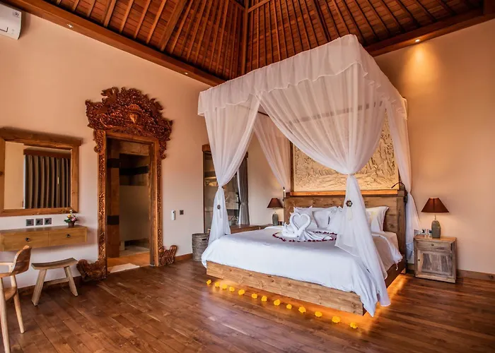 Villa Inspiration - Upscale Near Center